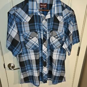 Wrangler Men's Casual Blue and Black Plaid Shirt